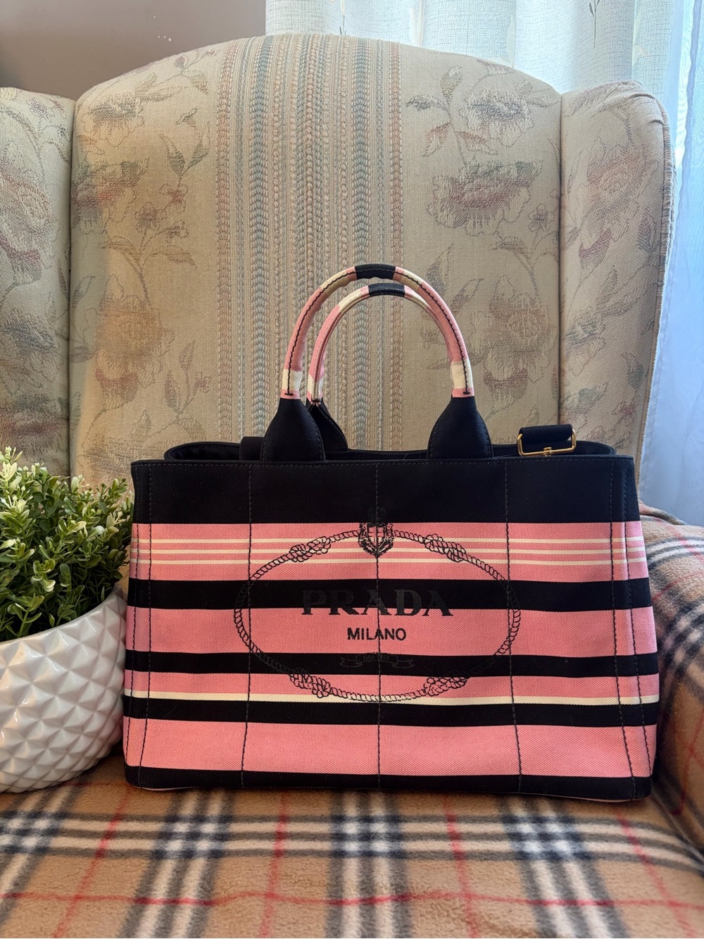 ❤️Beautiful Prada Canapa Limited Edition Summer Bag🩷